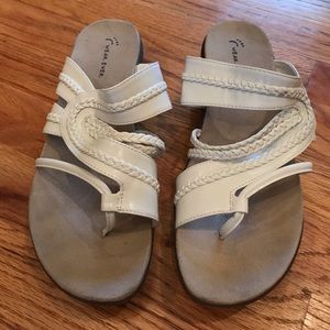 Wear Ever sandal white size 8 1/2